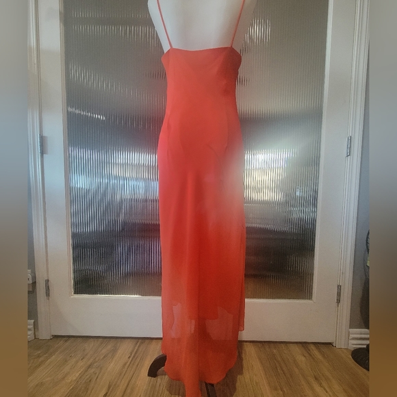 Lori Ann Montreal Dress - Picture 2 of 4